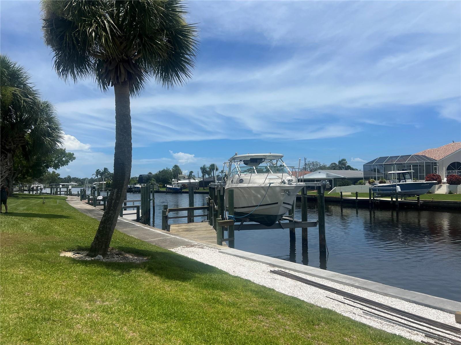 25 OAKWOOD DR N #25 Property Photo 1