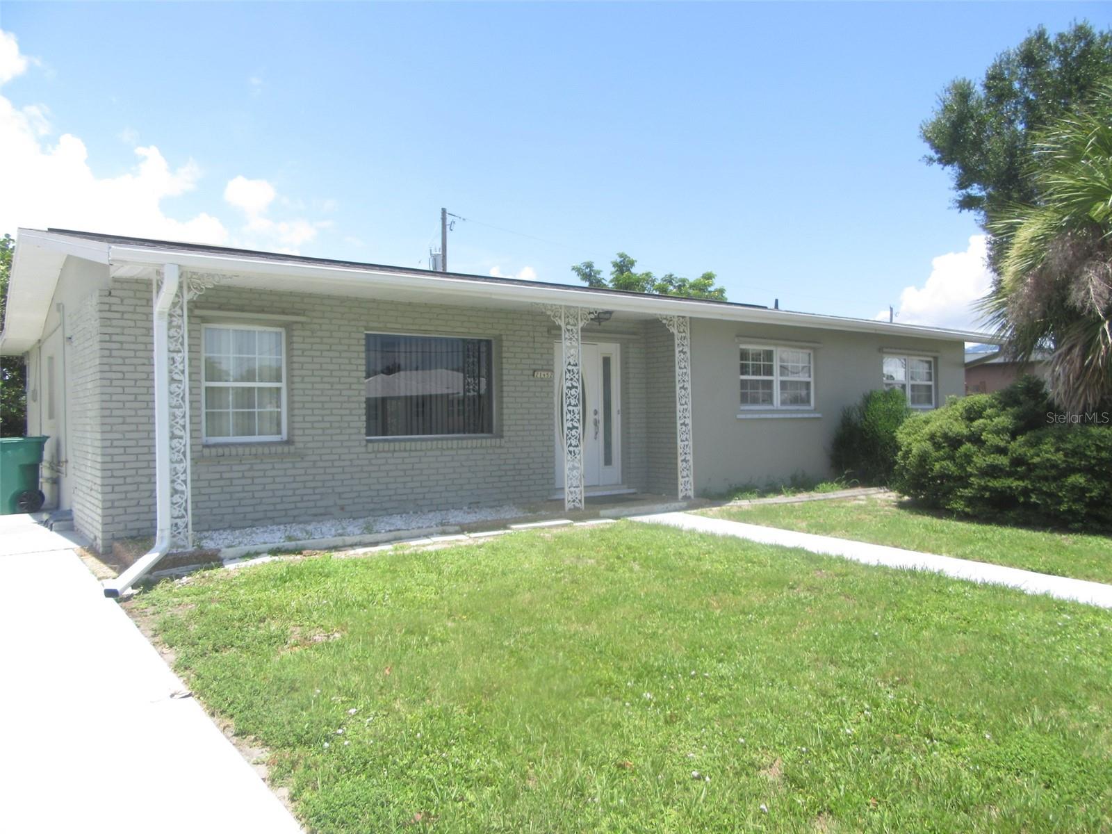 21452 Edgewater Dr Property Photo 1