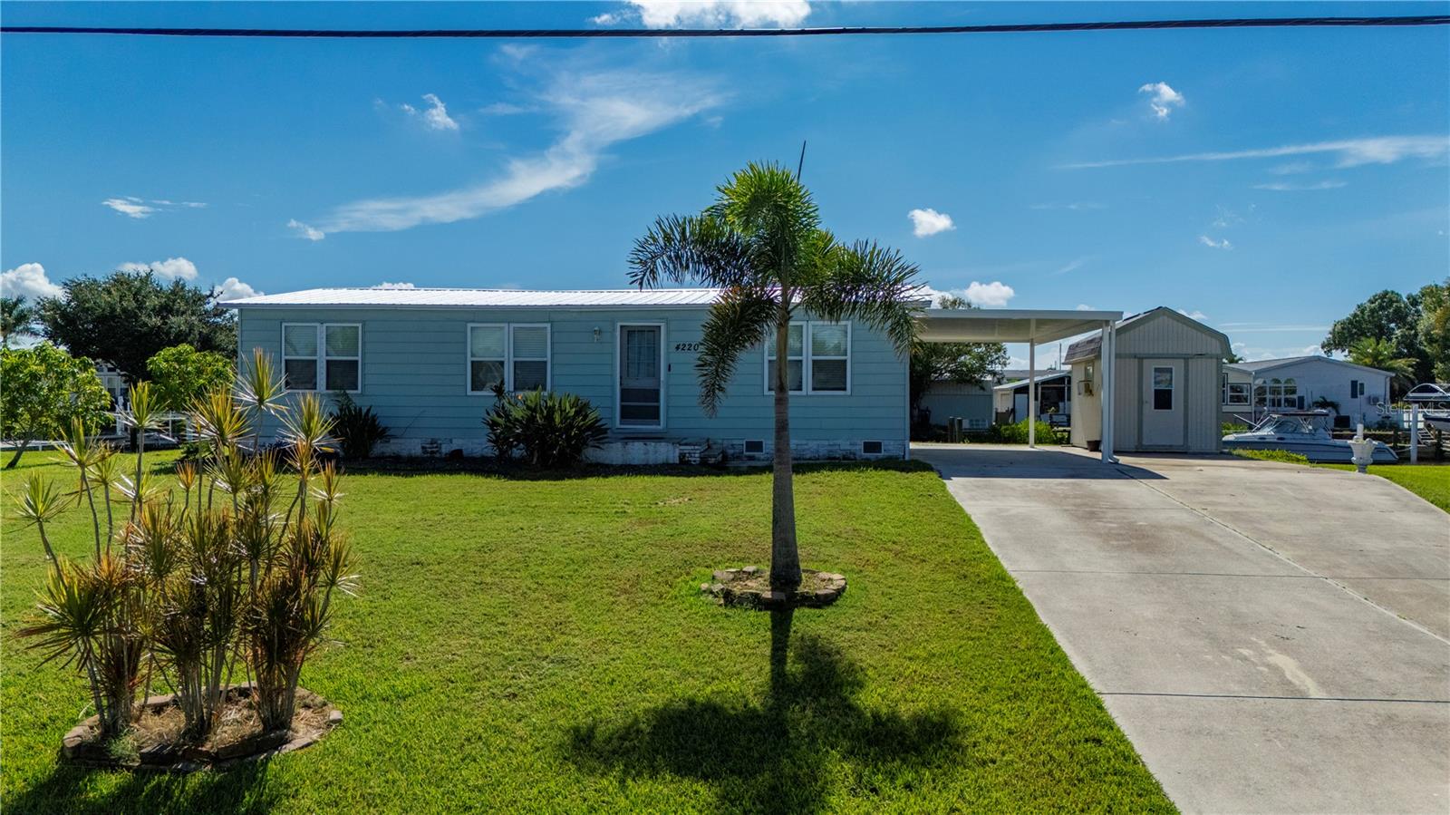4220 Deltona Dr Property Photo 3