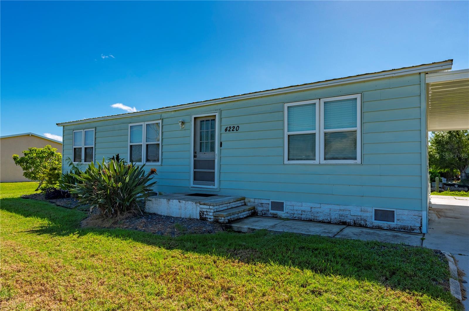 4220 Deltona Dr Property Photo 4