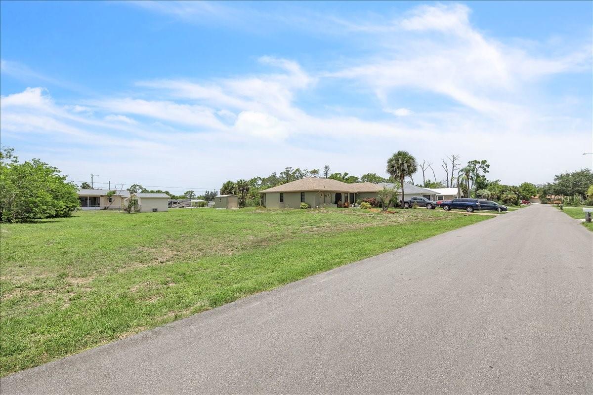 1274 Coral Ln Property Photo 4
