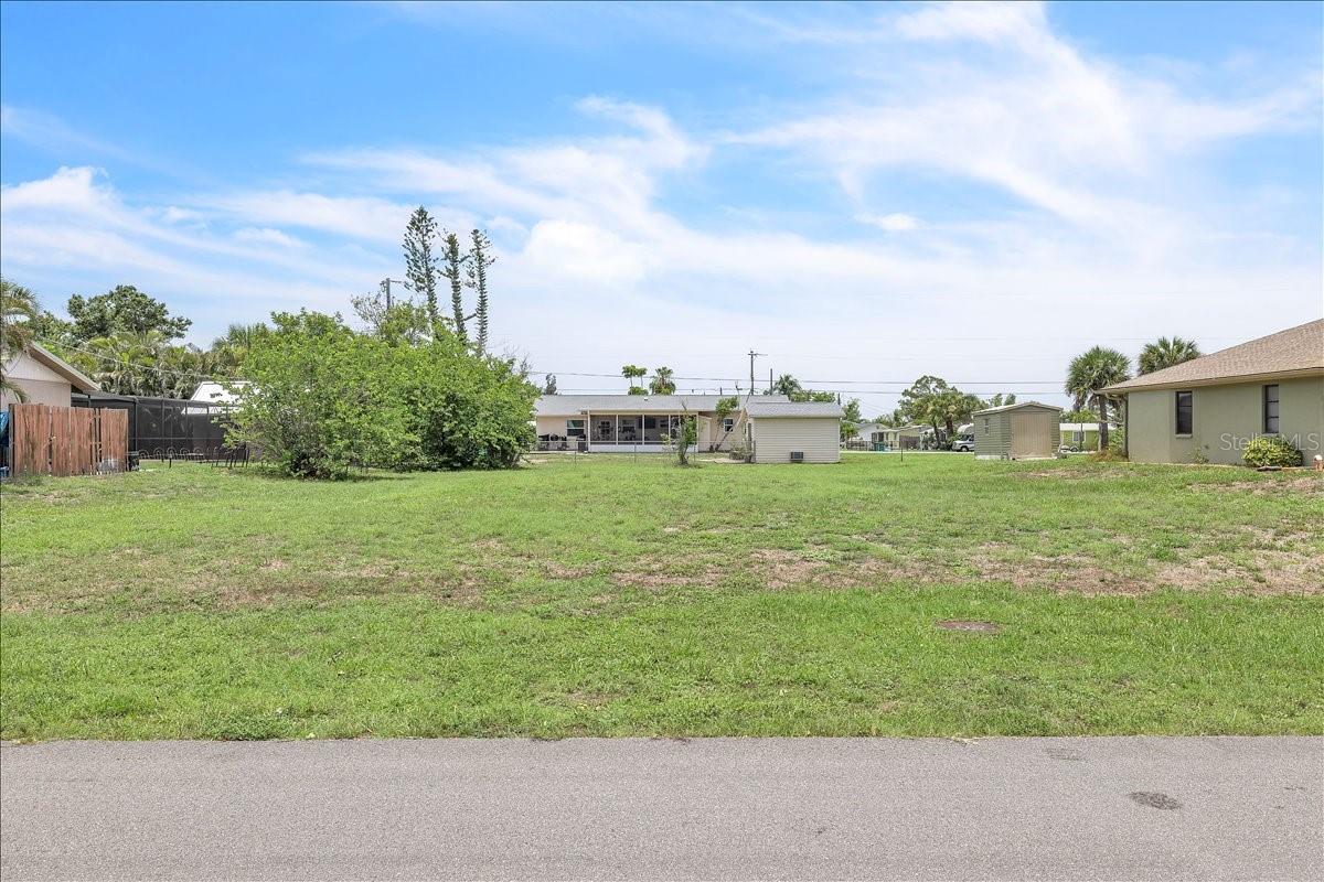 1274 Coral Ln Property Photo 5
