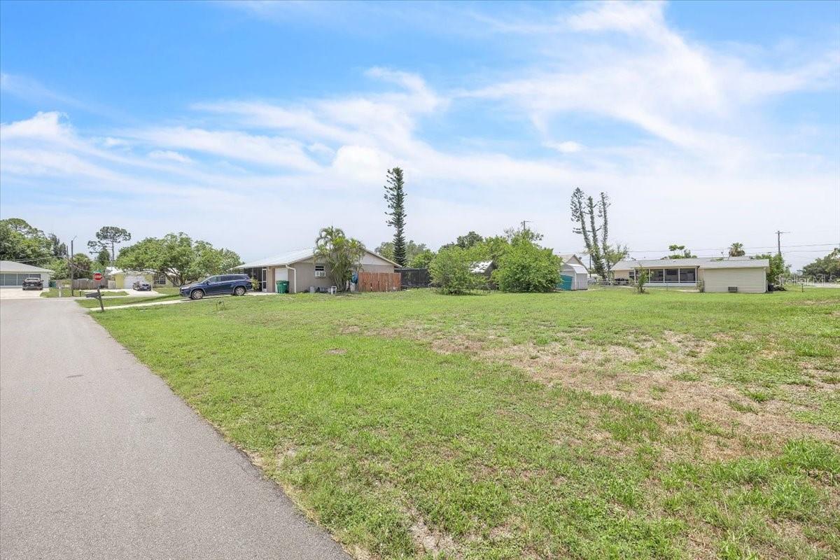 1274 Coral Ln Property Photo 6