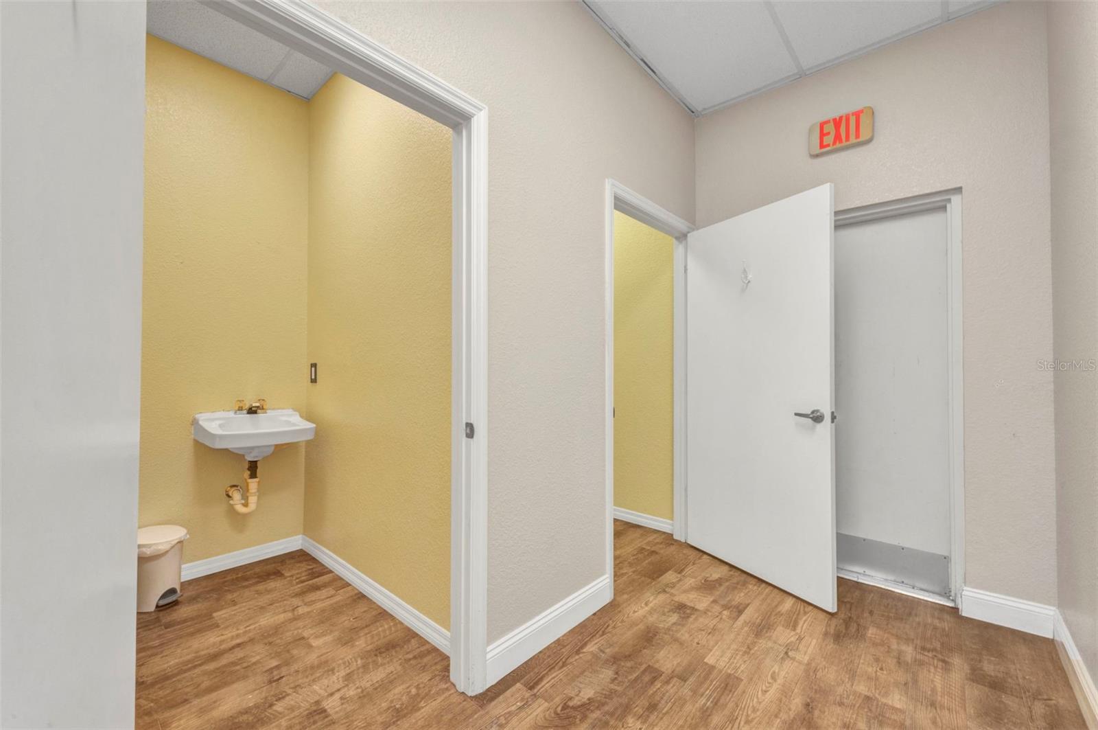 983 Tamiami Trl Property Photo 26