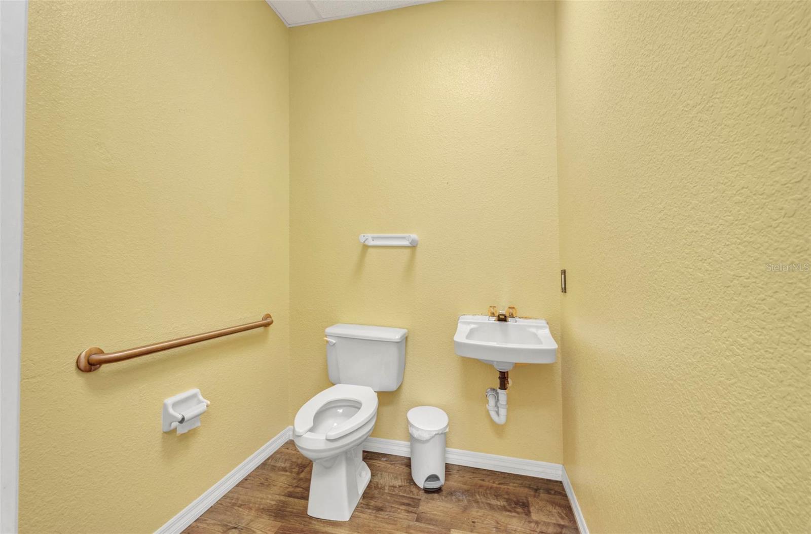983 Tamiami Trl Property Photo 28