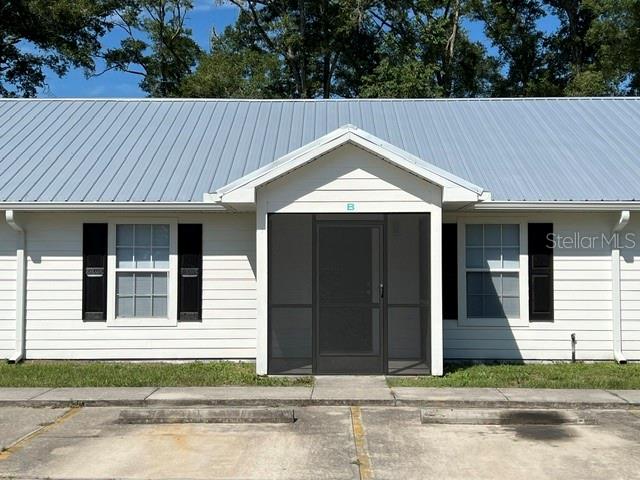 1439 N Paris St Property Photo 1