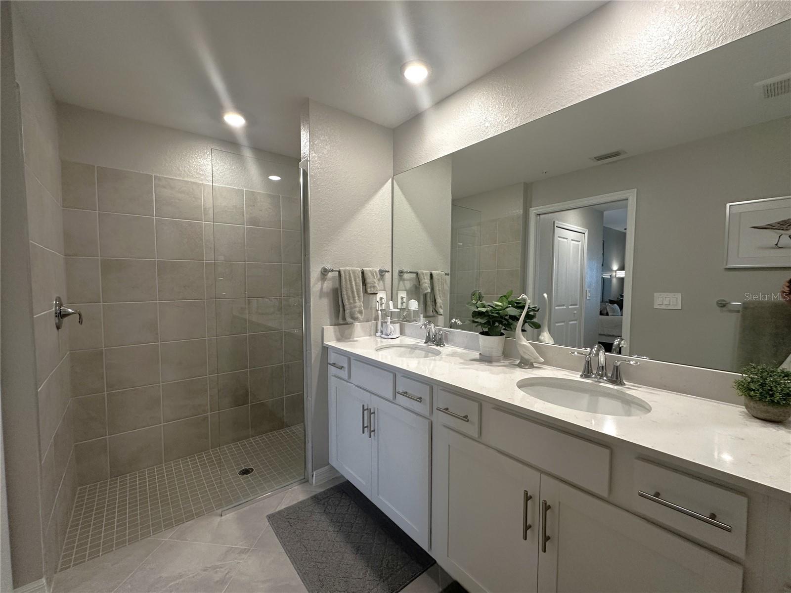 14261 Heritage Landing Blvd #1615 Property Photo 19