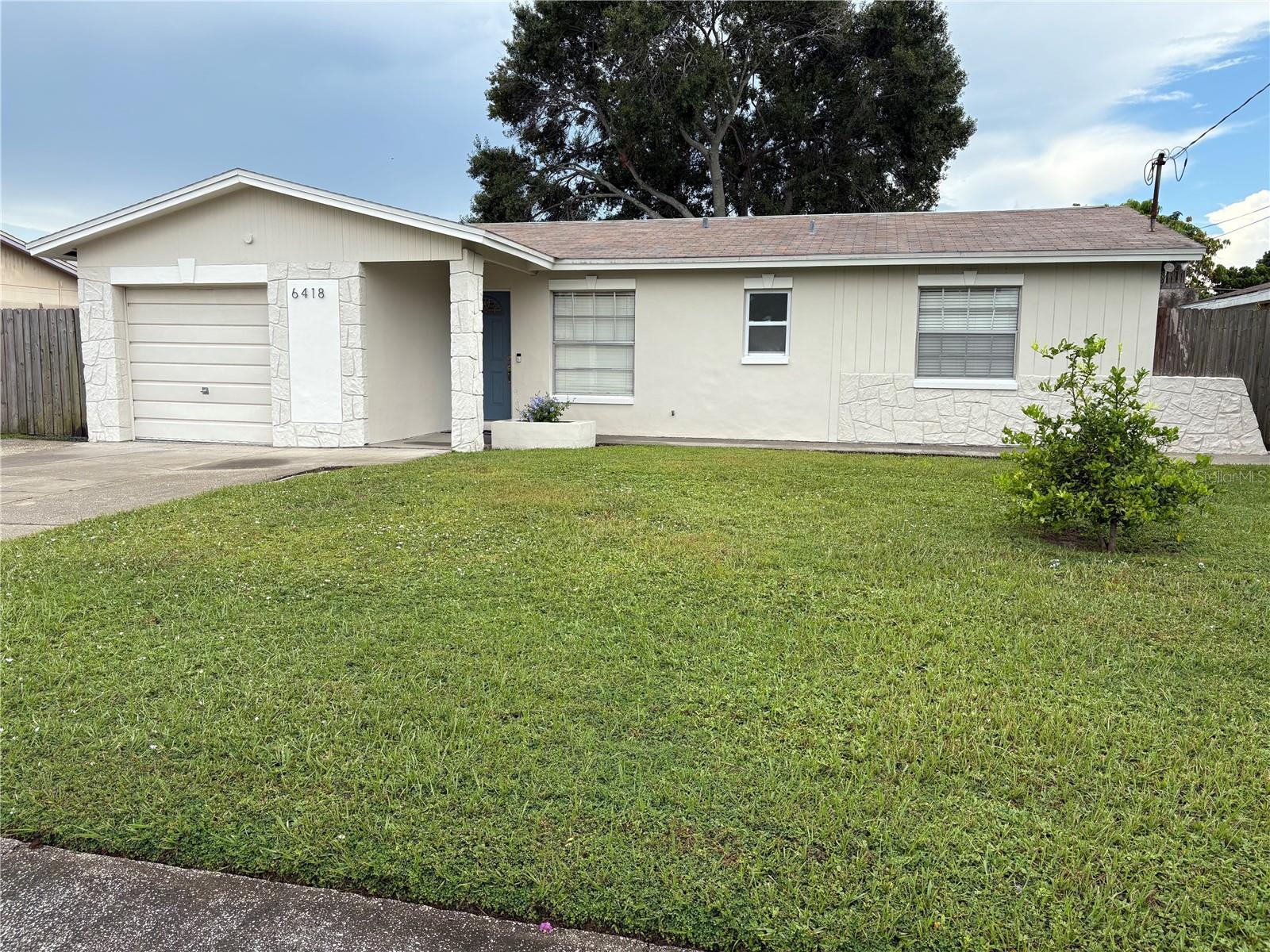 6418 W Paris St Property Photo 1