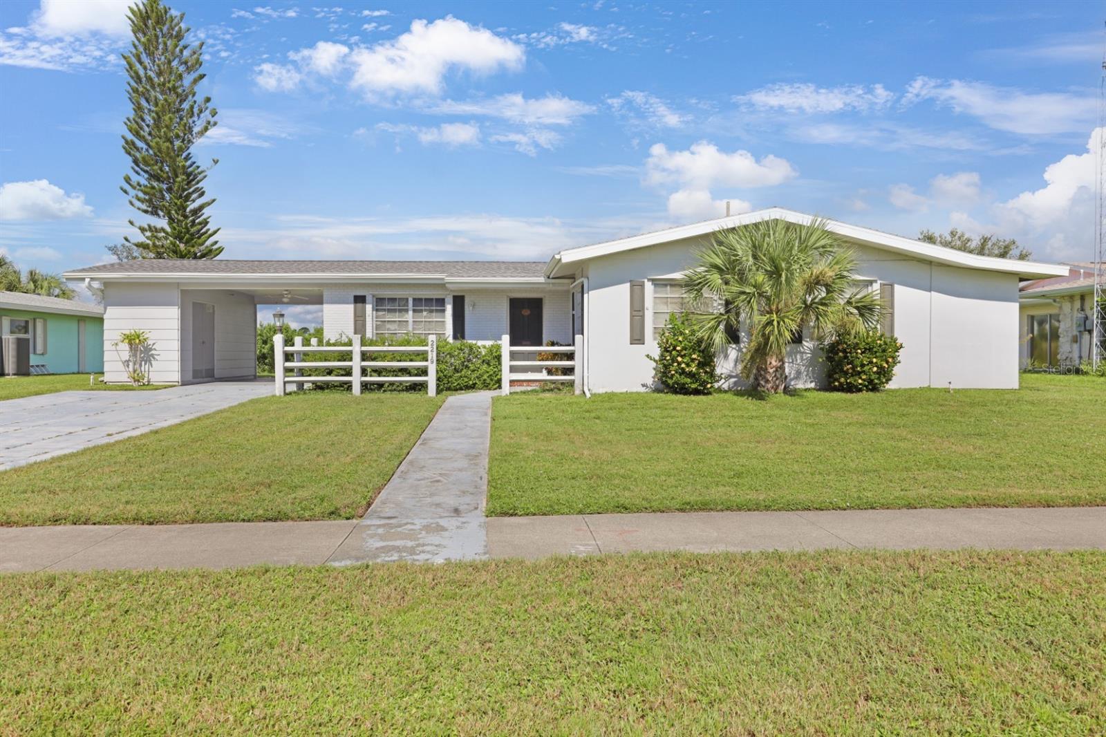 2219 Beacon Dr Property Photo 2