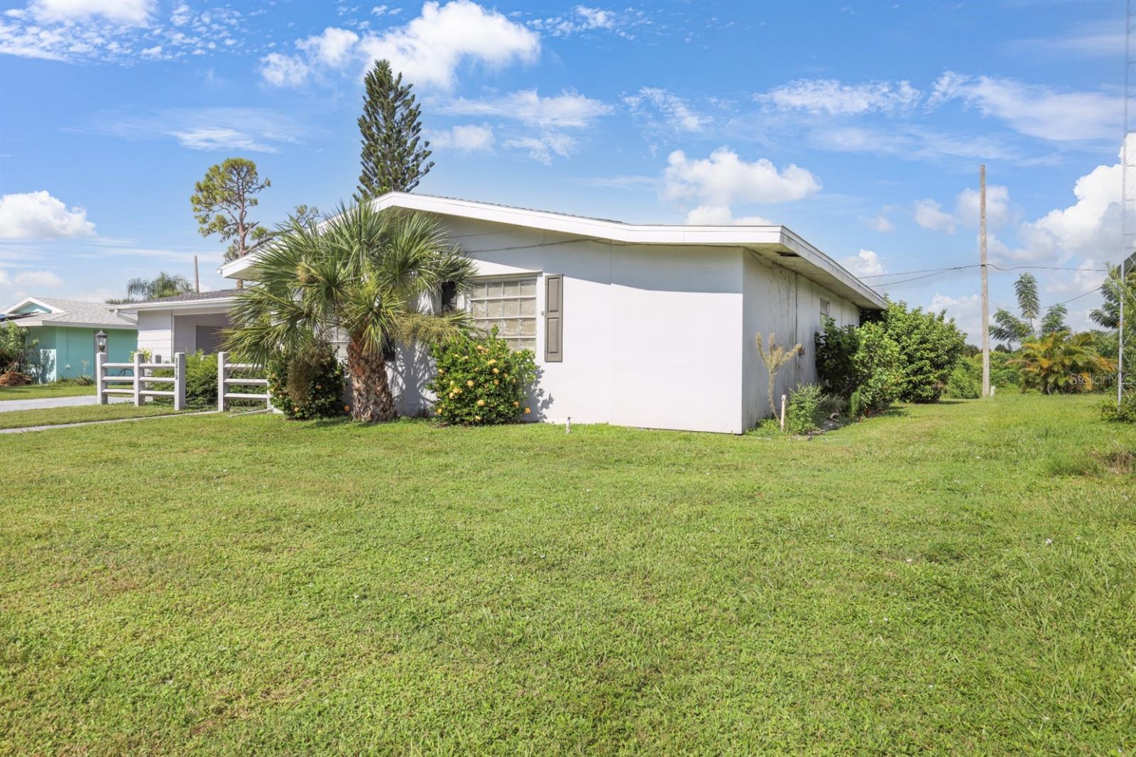 2219 Beacon Dr Property Photo 3