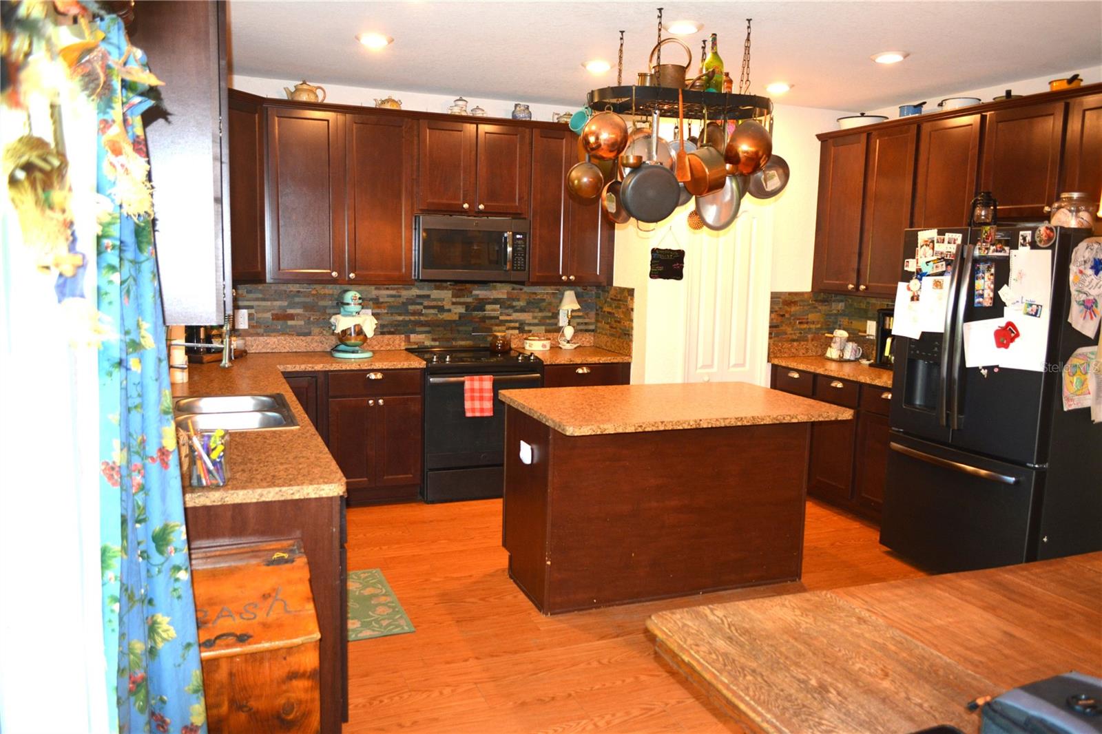25504 Taltal Dr Property Photo 3