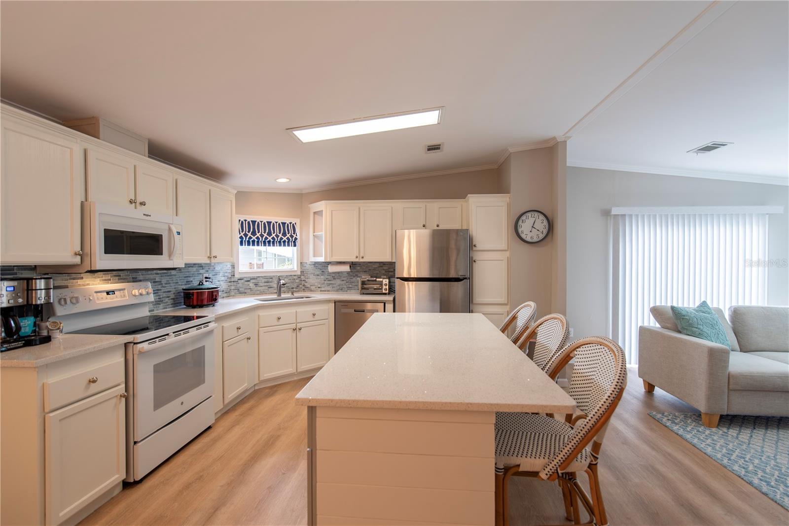 21 Amsterdam Ave Property Photo 2