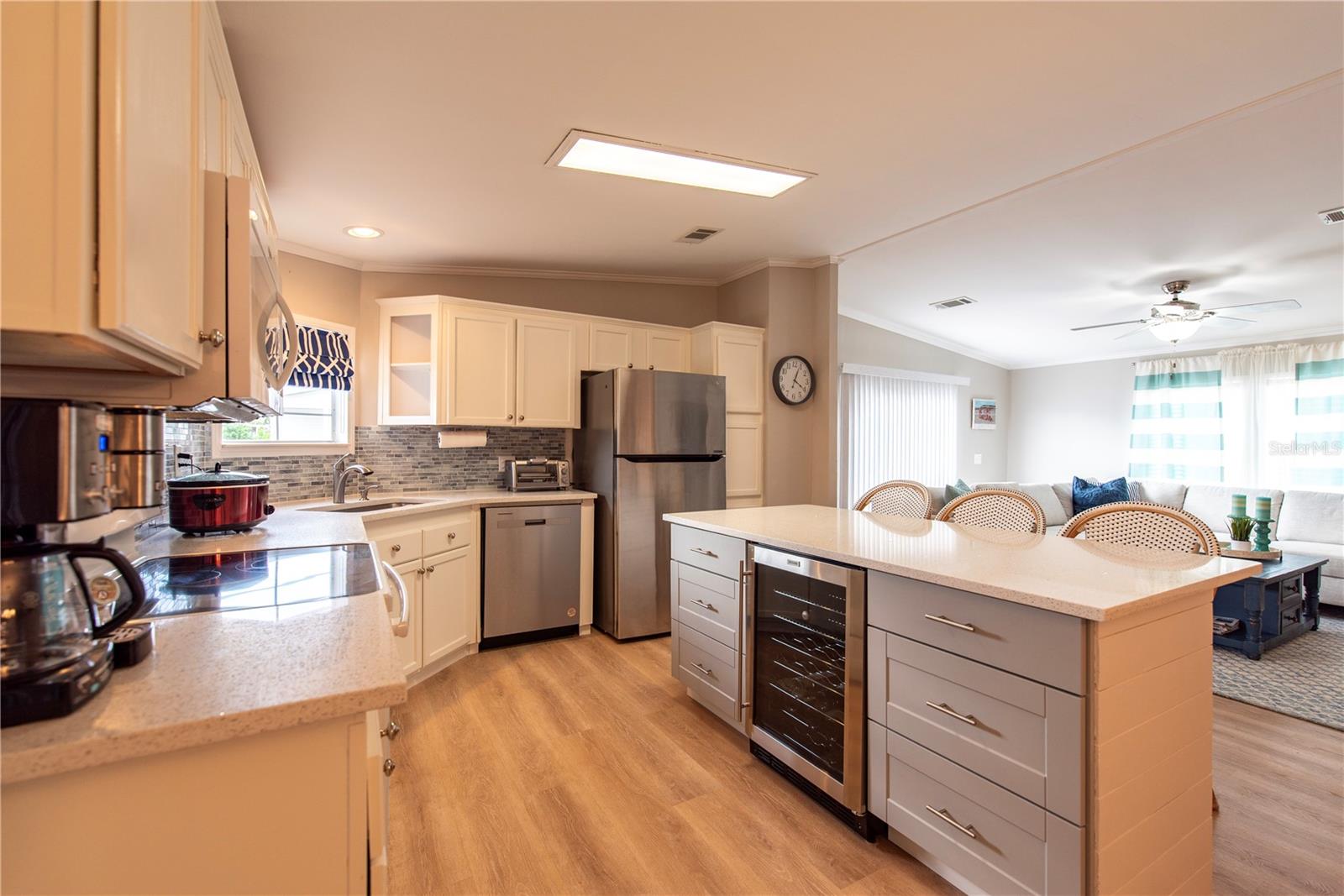 21 Amsterdam Ave Property Photo 3