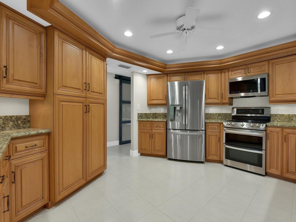 491 Cypress Way E Property Photo 7