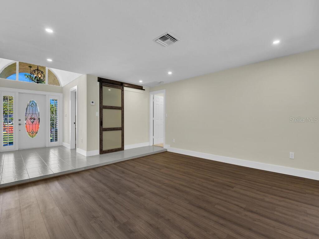 491 Cypress Way E Property Photo 10