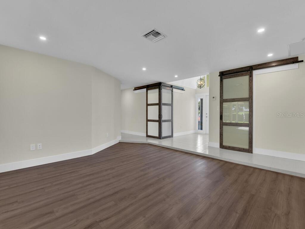 491 Cypress Way E Property Photo 13
