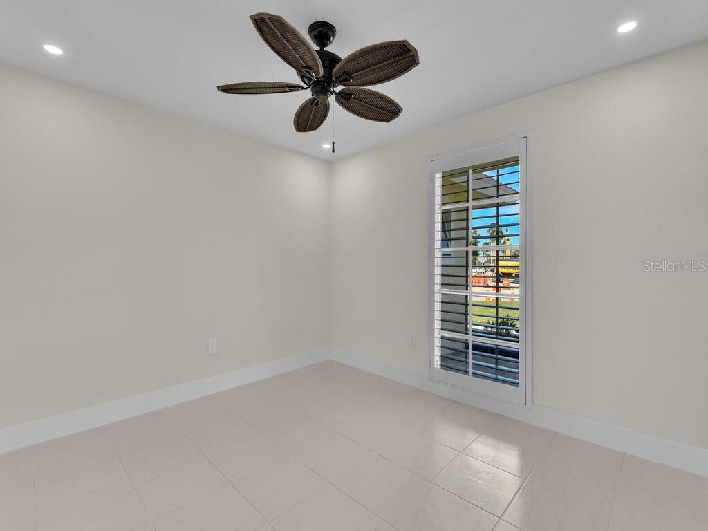 491 Cypress Way E Property Photo 14