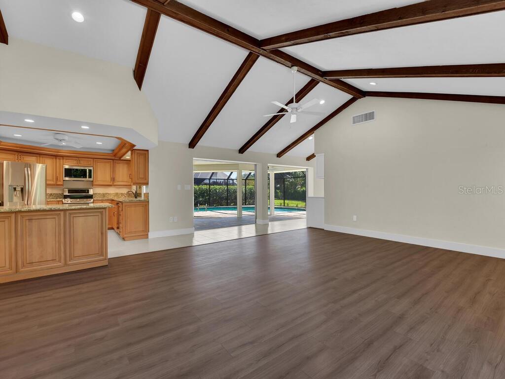 491 Cypress Way E Property Photo 20