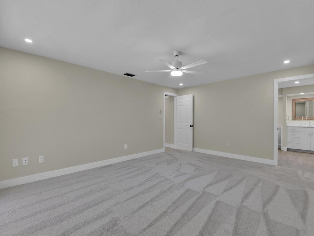 491 Cypress Way E Property Photo 23