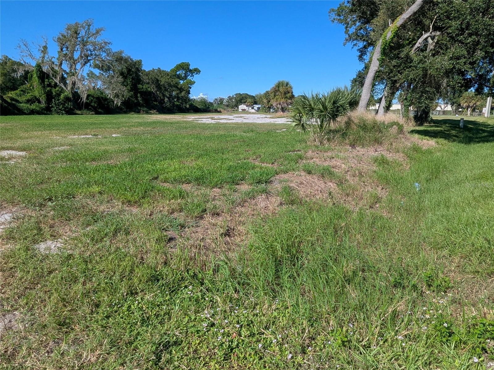 SE CARLSTROM FIELD RD