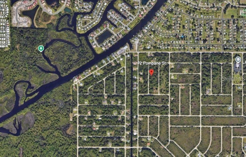 72 Pompano St Property Photo 8