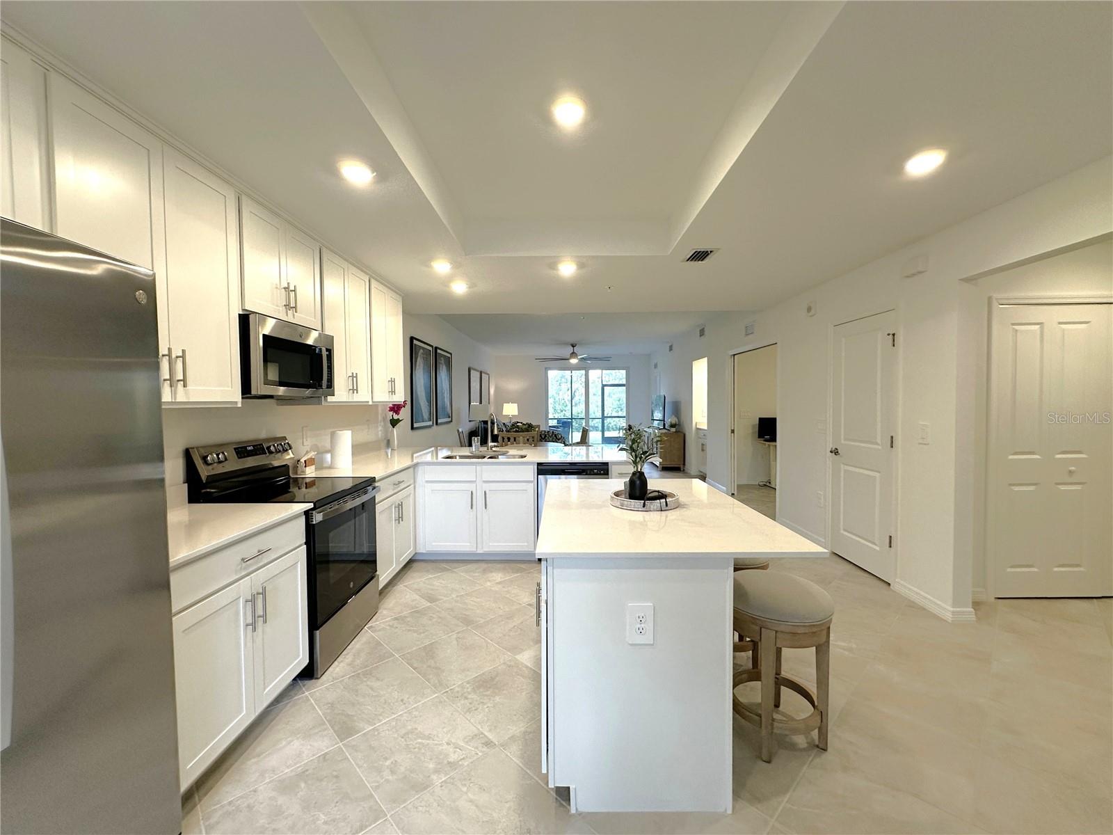 14221 Heritage Landing Blvd #2017 Property Photo 4