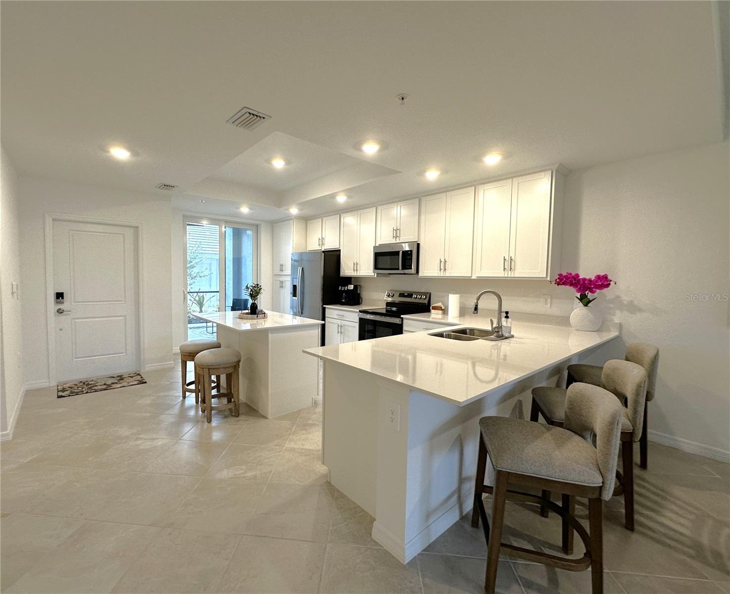 14221 Heritage Landing Blvd #2017 Property Photo 5