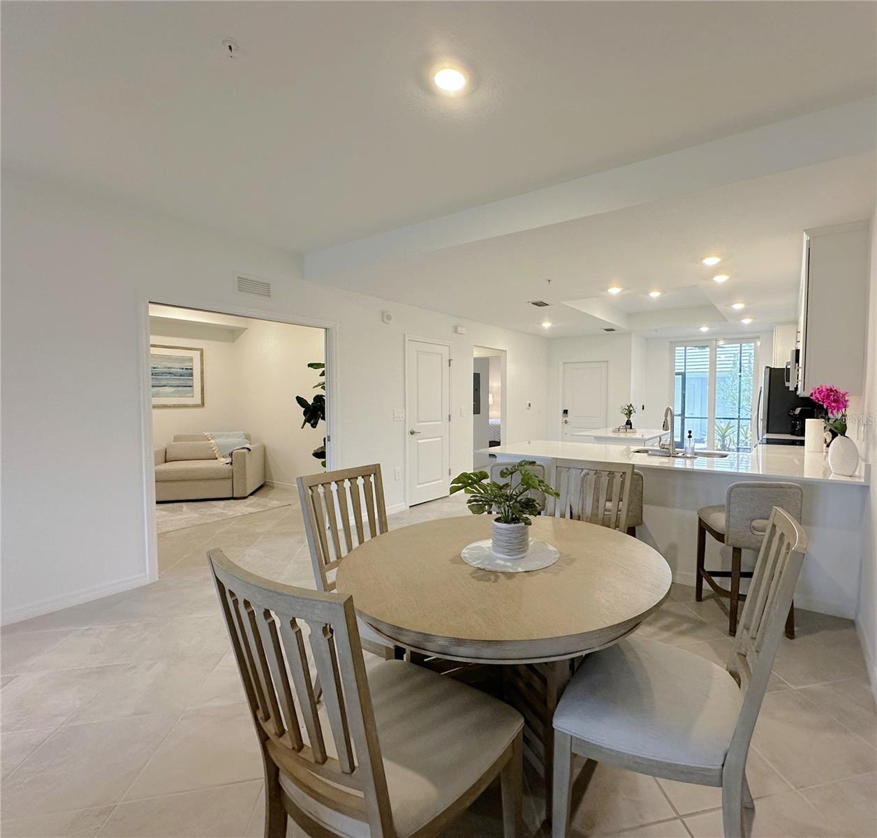 14221 Heritage Landing Blvd #2017 Property Photo 9