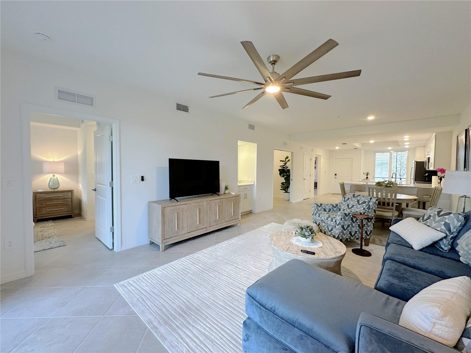 14221 Heritage Landing Blvd #2017 Property Photo 12
