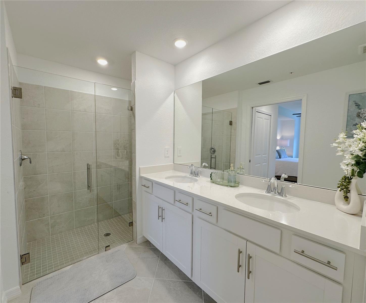 14221 Heritage Landing Blvd #2017 Property Photo 17