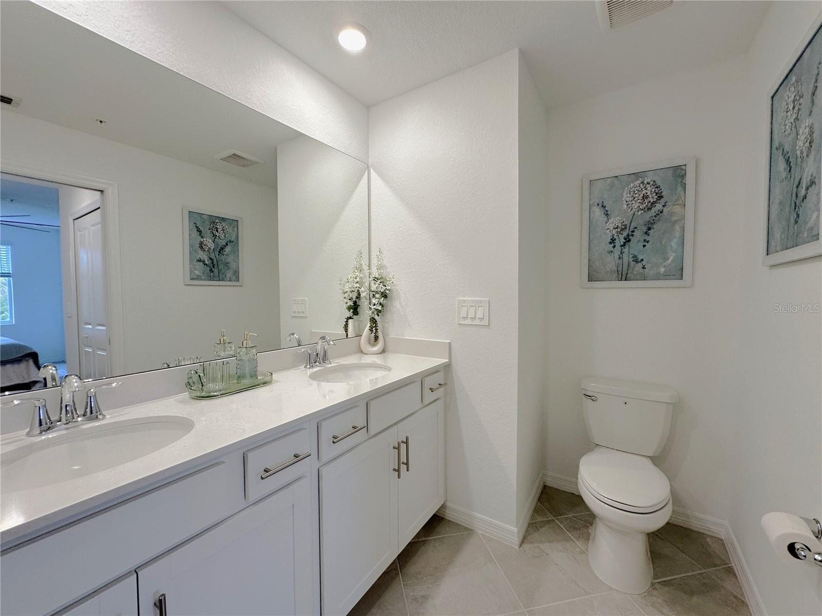 14221 Heritage Landing Blvd #2017 Property Photo 18