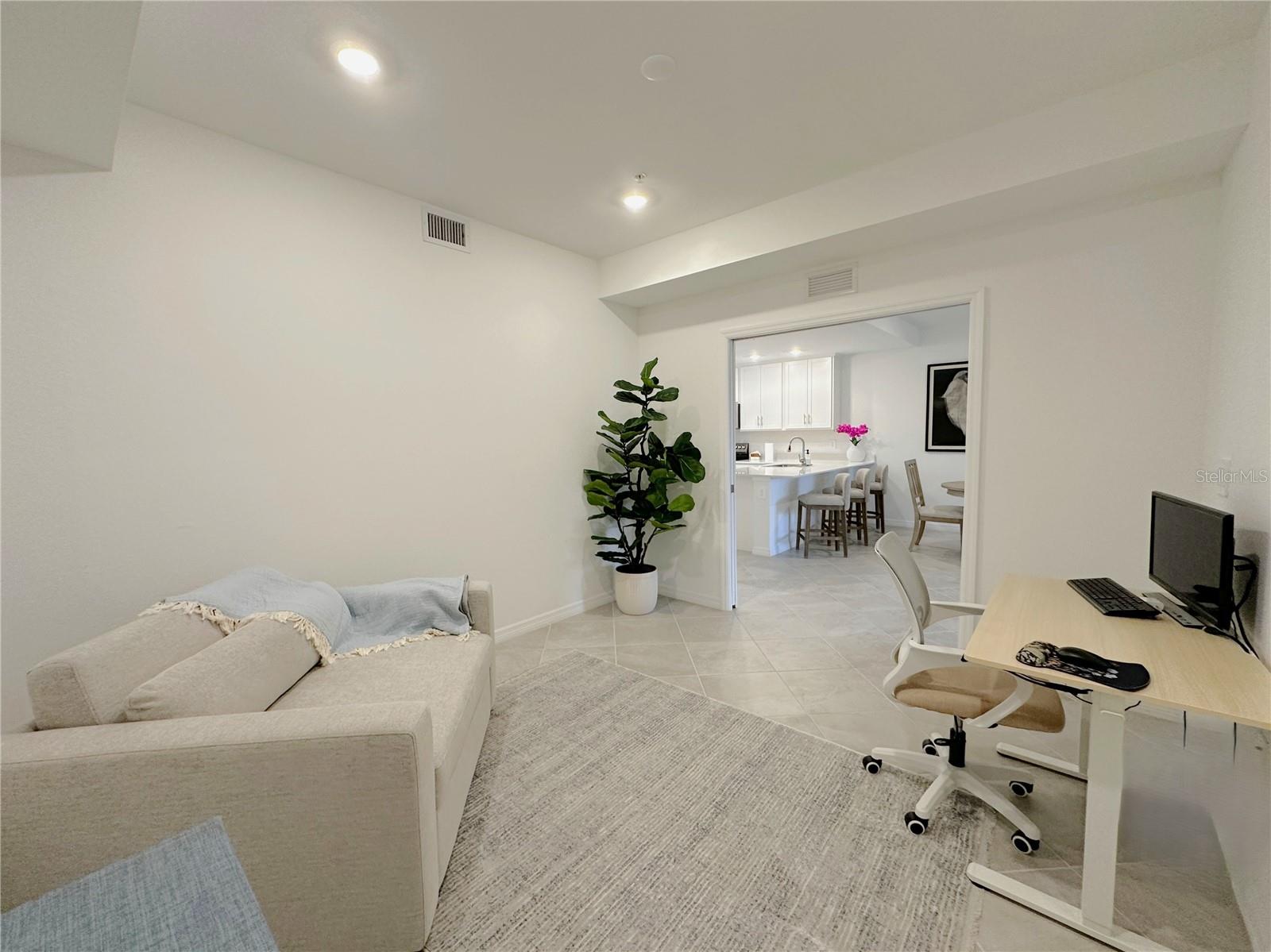 14221 Heritage Landing Blvd #2017 Property Photo 23