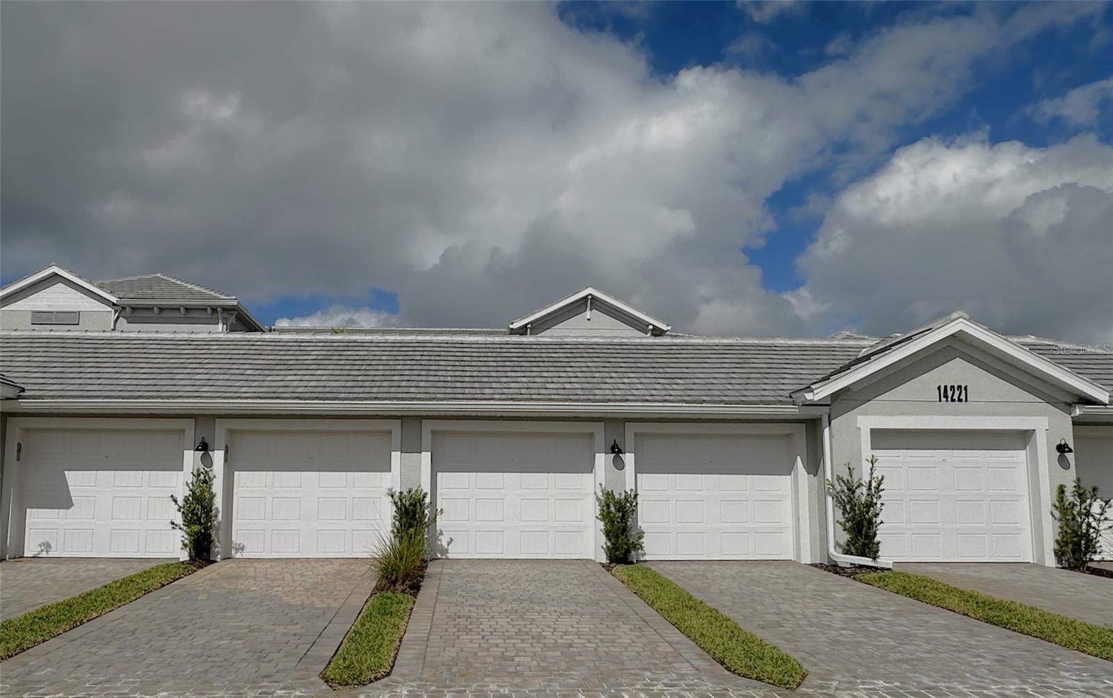 14221 Heritage Landing Blvd #2017 Property Photo 27