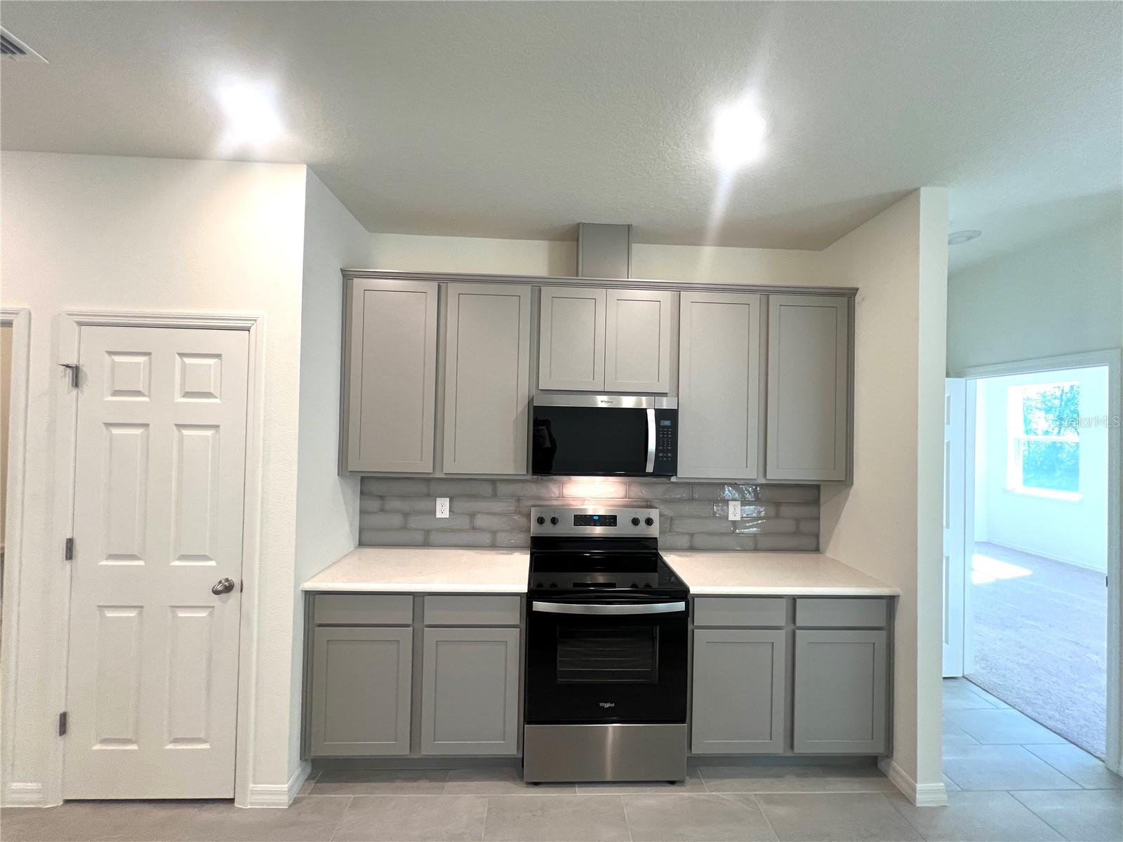 4 Lynbrook Dr Property Photo 4