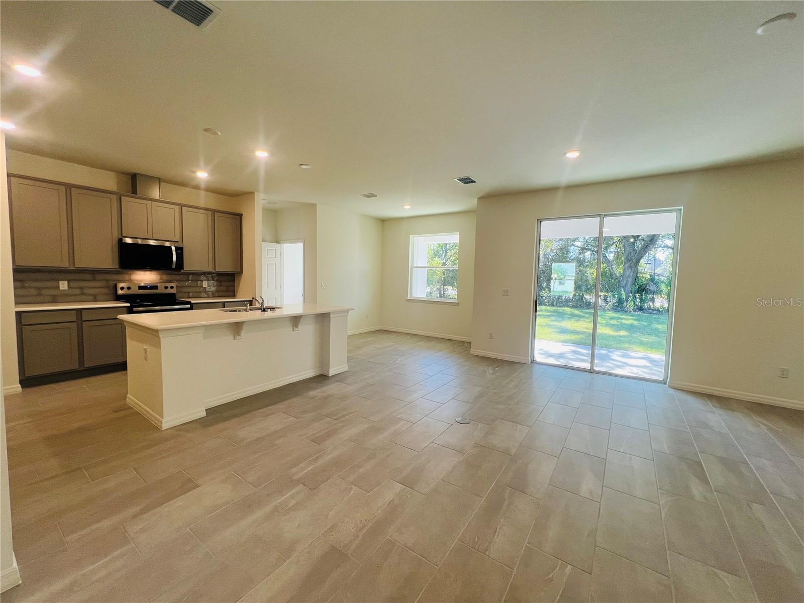4 Lynbrook Dr Property Photo 5
