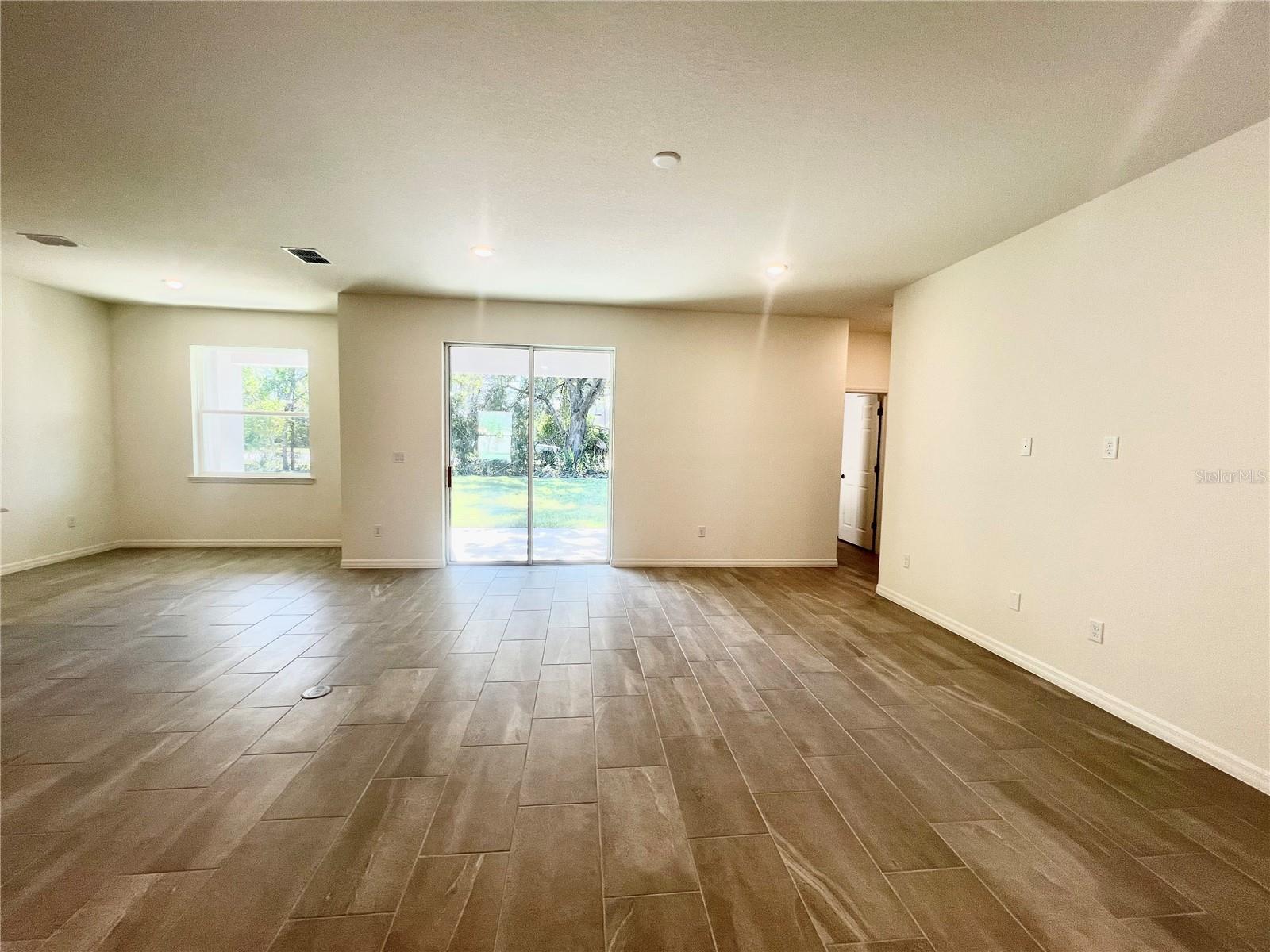 4 Lynbrook Dr Property Photo 8