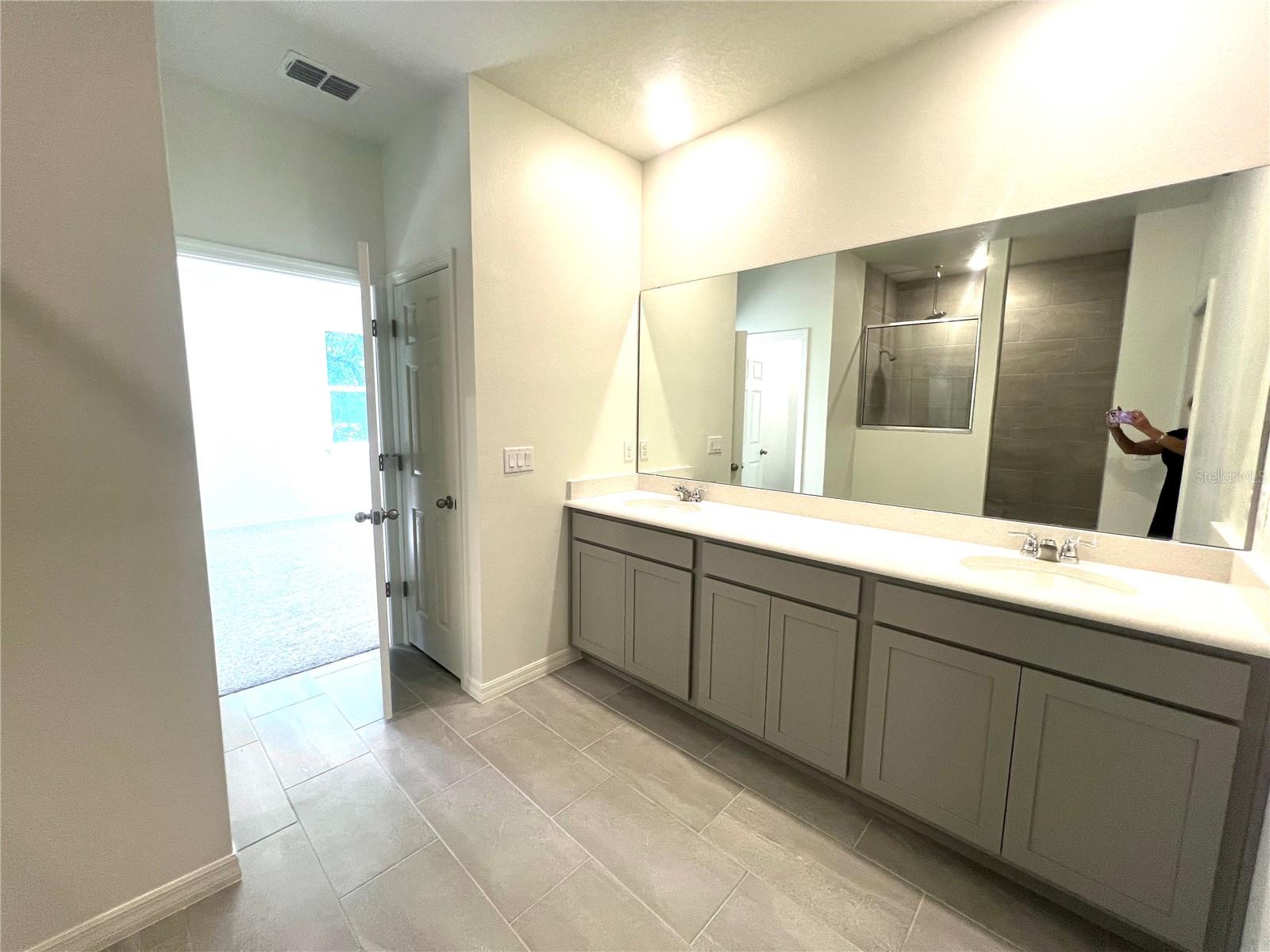 4 Lynbrook Dr Property Photo 16
