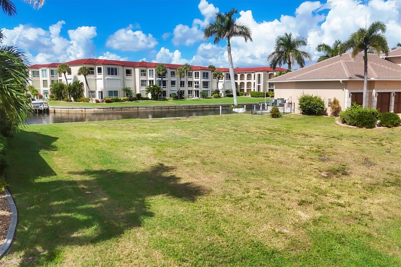 7 Hibiscus Dr Property Photo 3