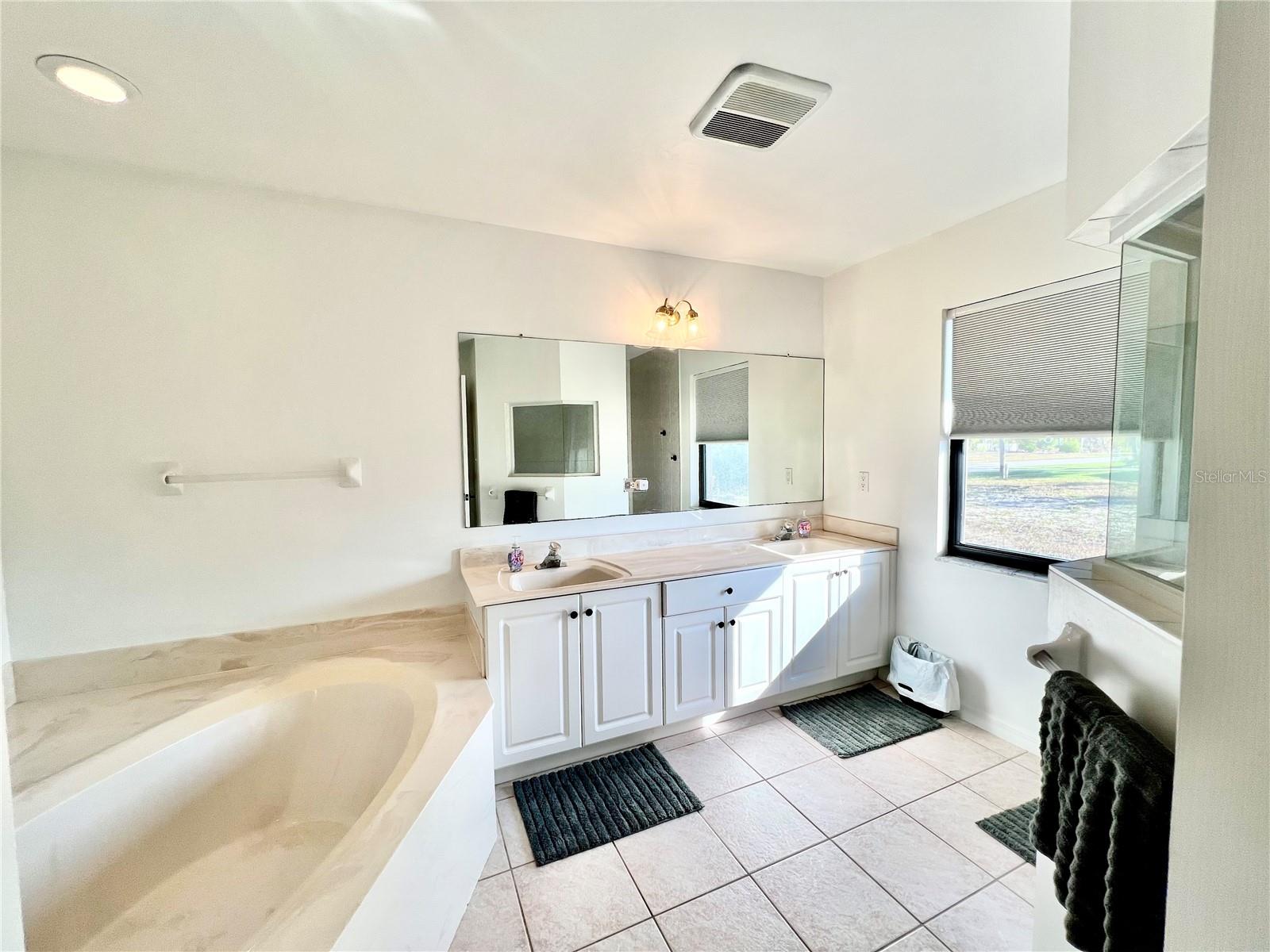 426 Nw 37th Pl Property Photo 26