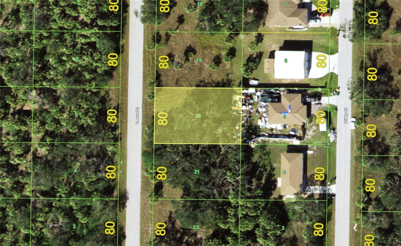 454 Leona St Property Photo 3