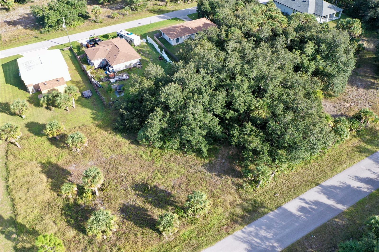 454 Leona St Property Photo 5