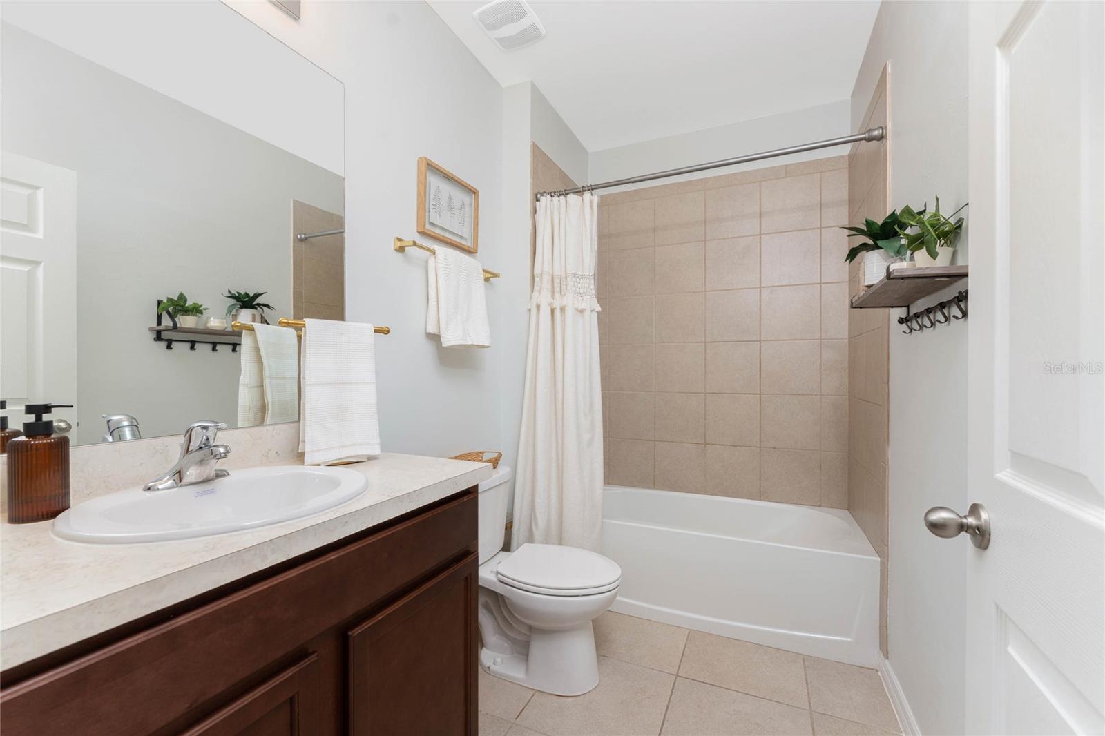 450 Porto Alegre St Property Photo 9