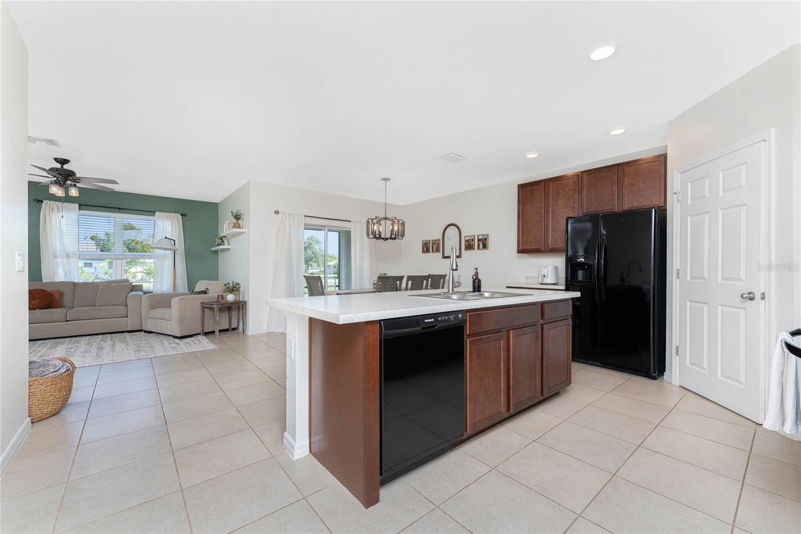 450 Porto Alegre St Property Photo 16