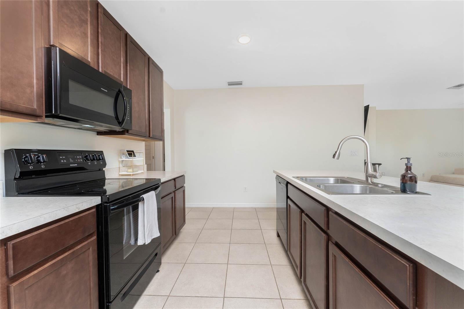 450 Porto Alegre St Property Photo 17