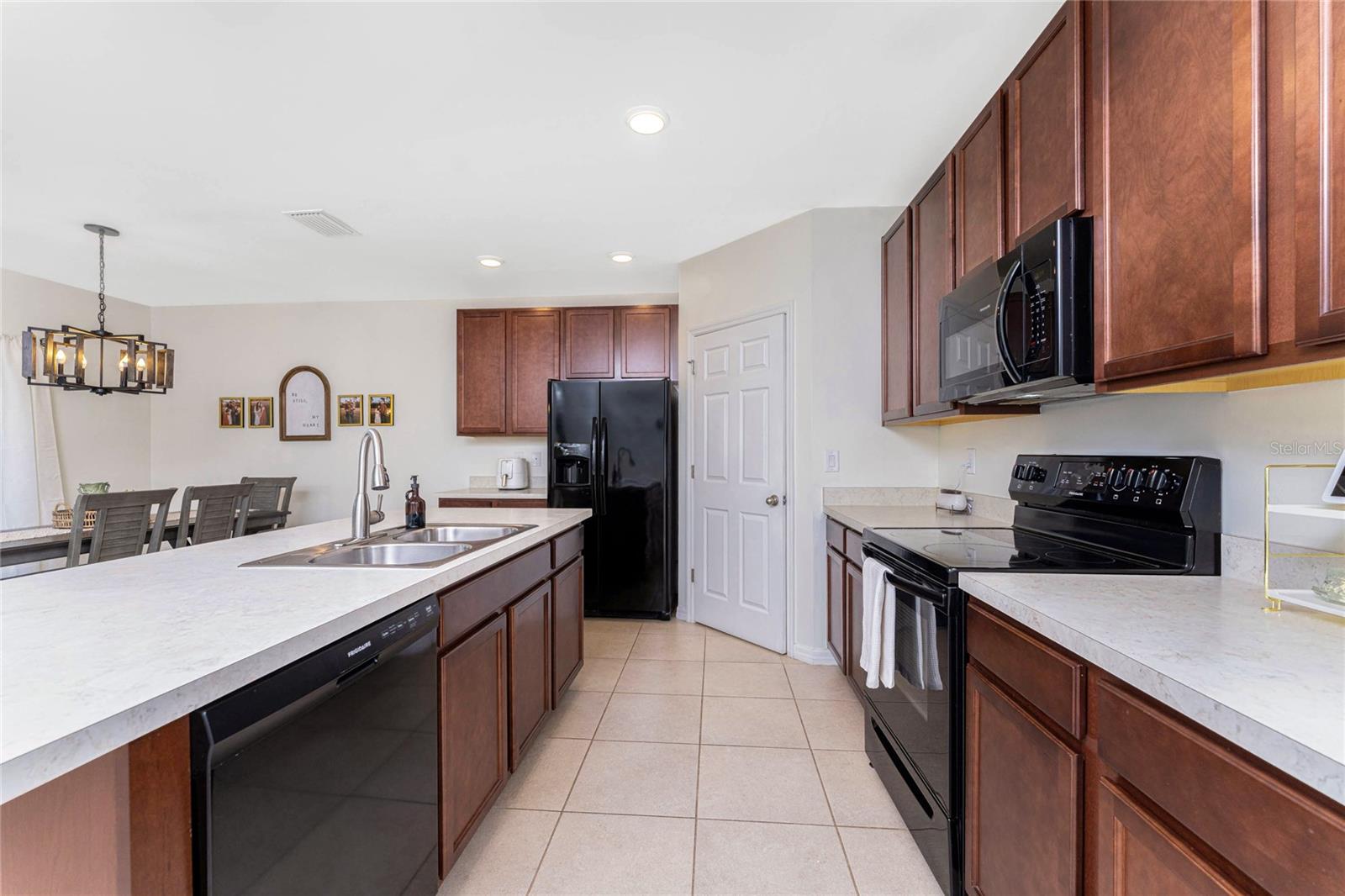 450 Porto Alegre St Property Photo 19