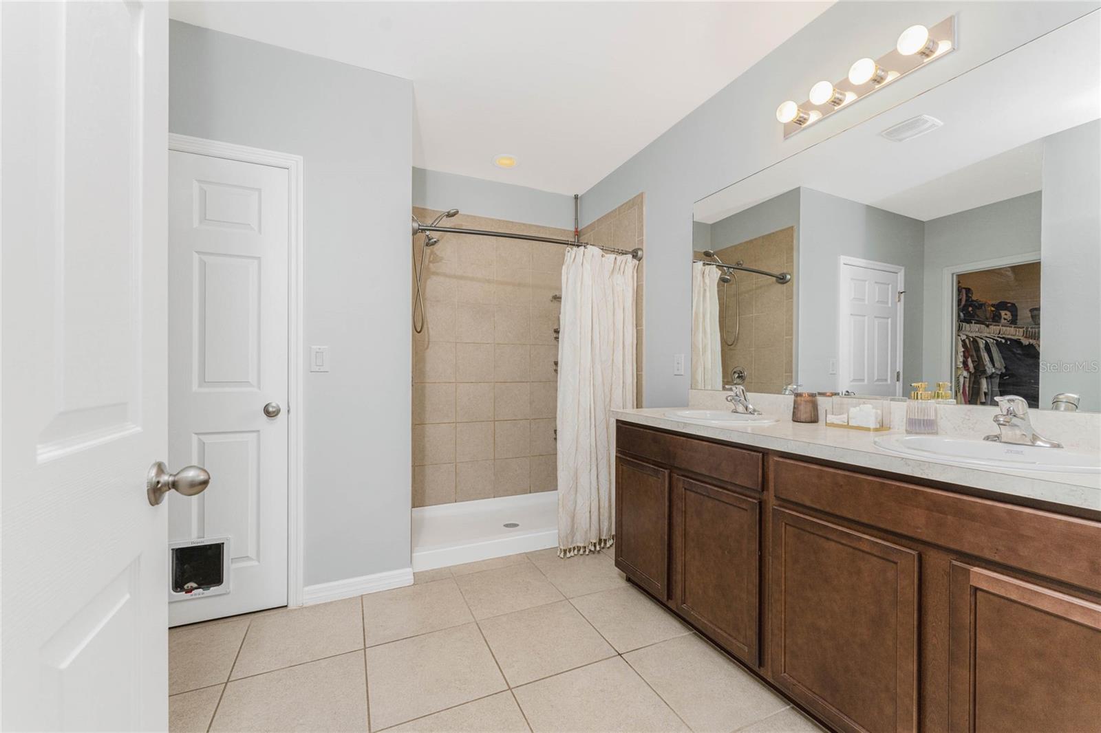 450 Porto Alegre St Property Photo 32