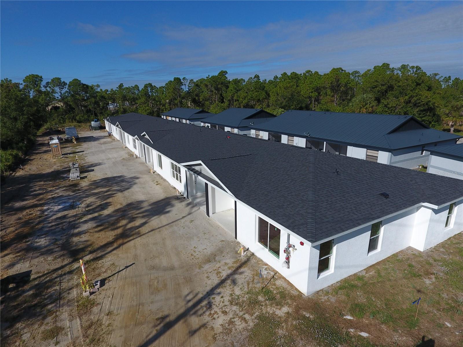 1215 Capricorn Blvd Property Photo 3