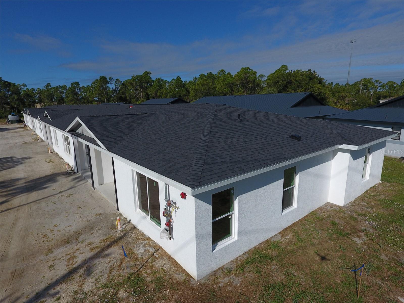 1215 Capricorn Blvd Property Photo 4