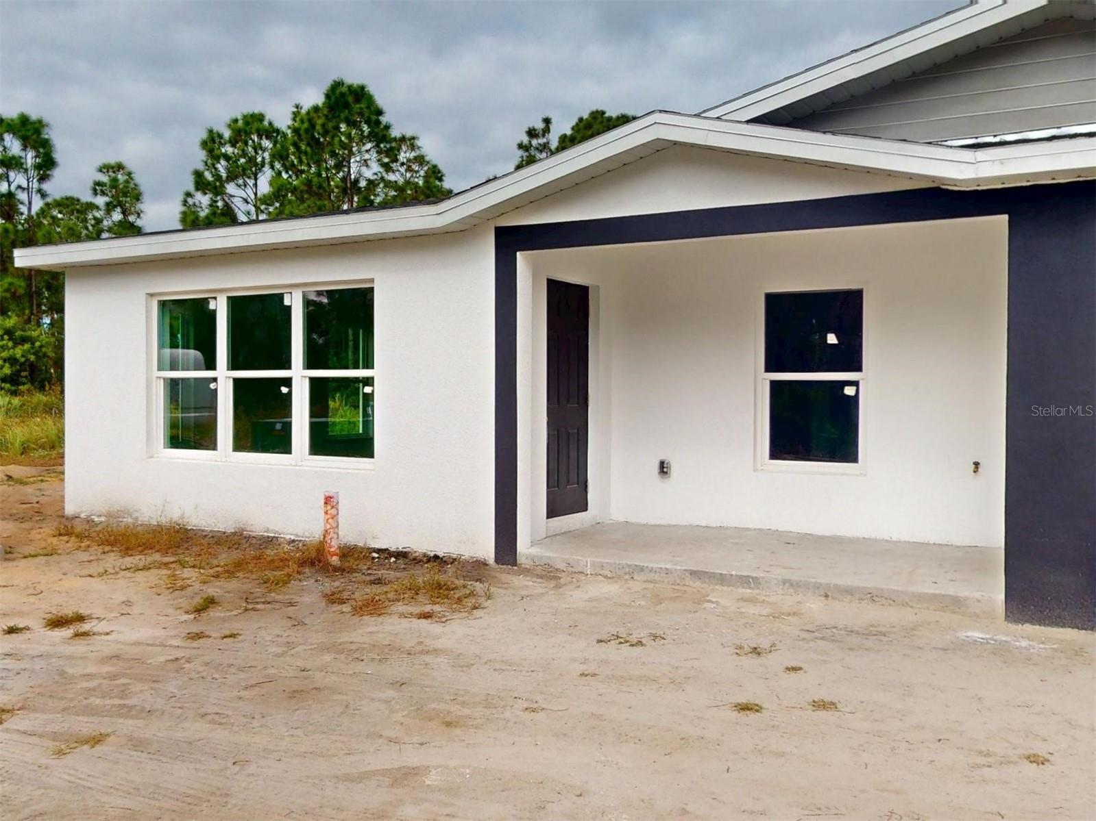 1215 Capricorn Blvd Property Photo 8