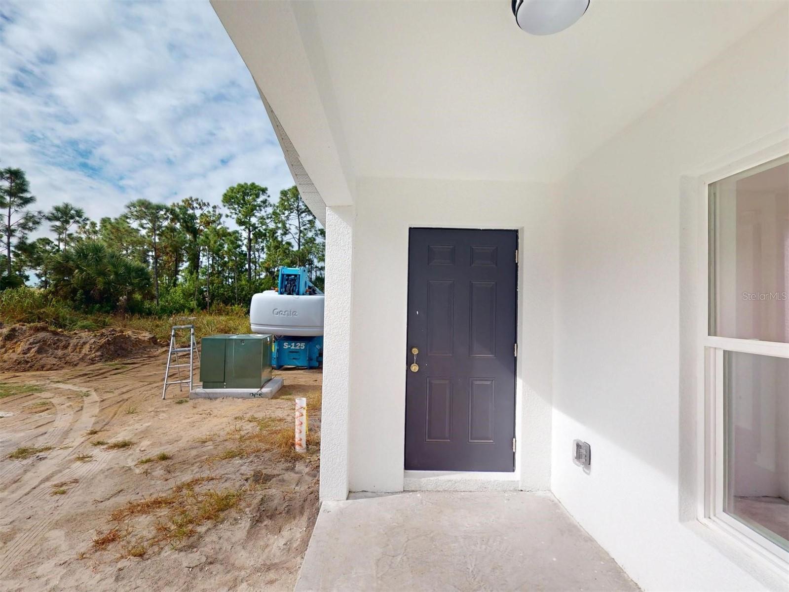 1215 Capricorn Blvd Property Photo 9